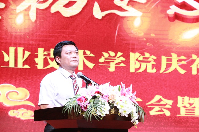 党委书记王承庆发表讲话（海职青年记者团 黎加奎摄影）.JPG